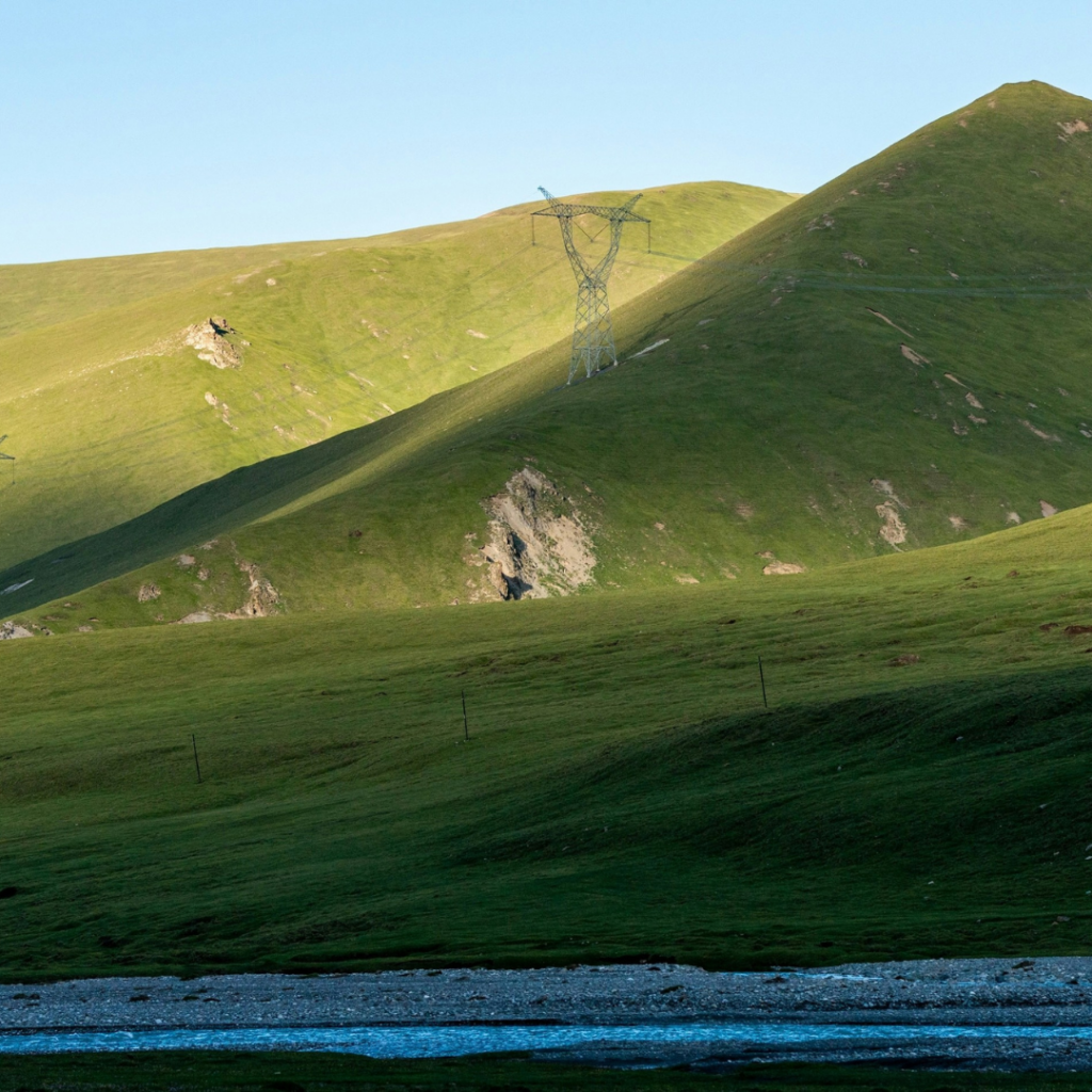 Green hills showing the calm flow of nature.