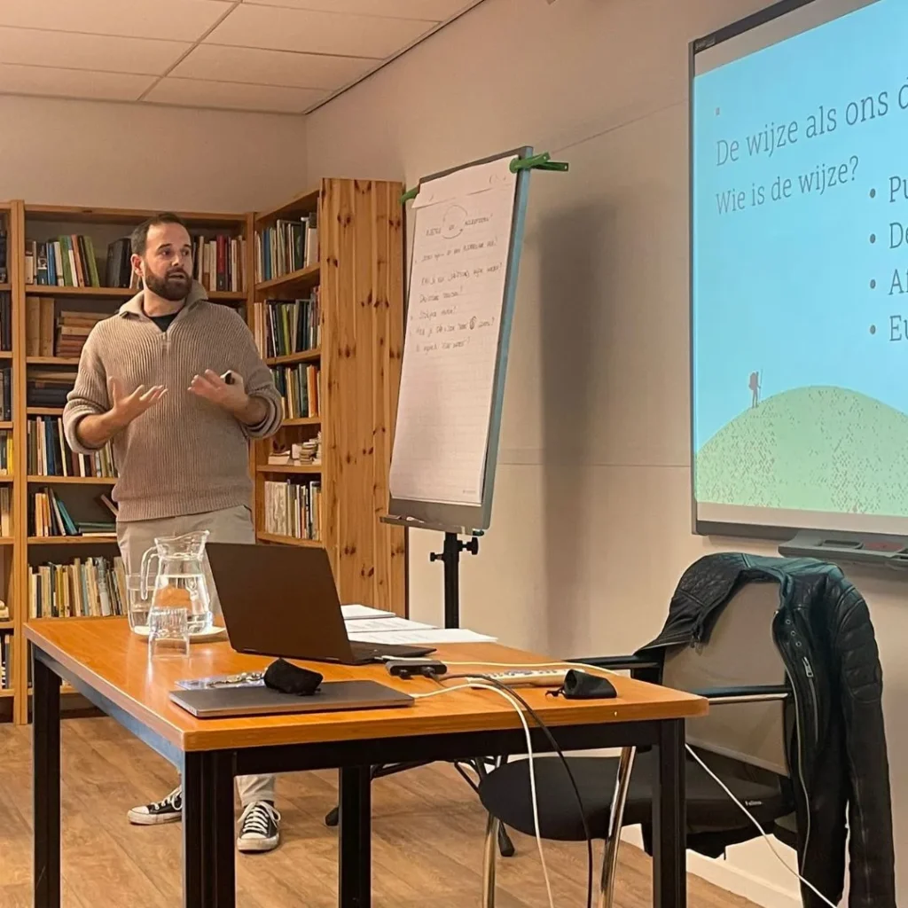 Benny teaching the Sage workshop at the ISVW for Via Stoica.